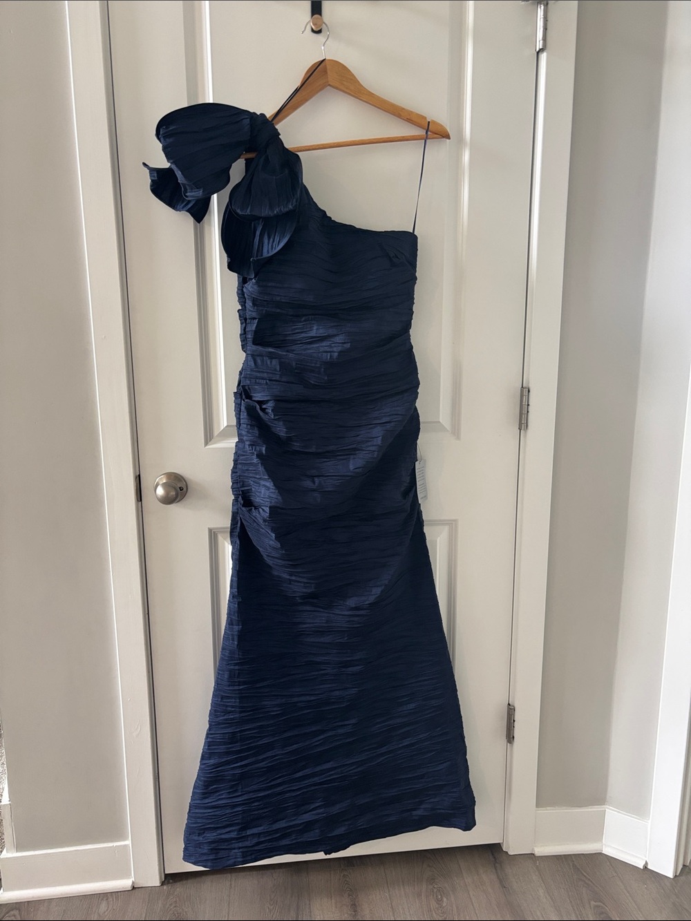 Bow Detail One-Shoulder Ruched Satin Gown - Picture 3 of 7